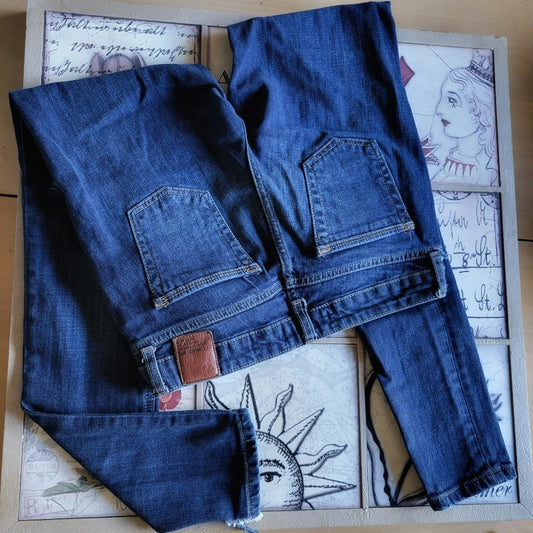 Zara NWOT Dark Wash Skinny Distressed Jean's