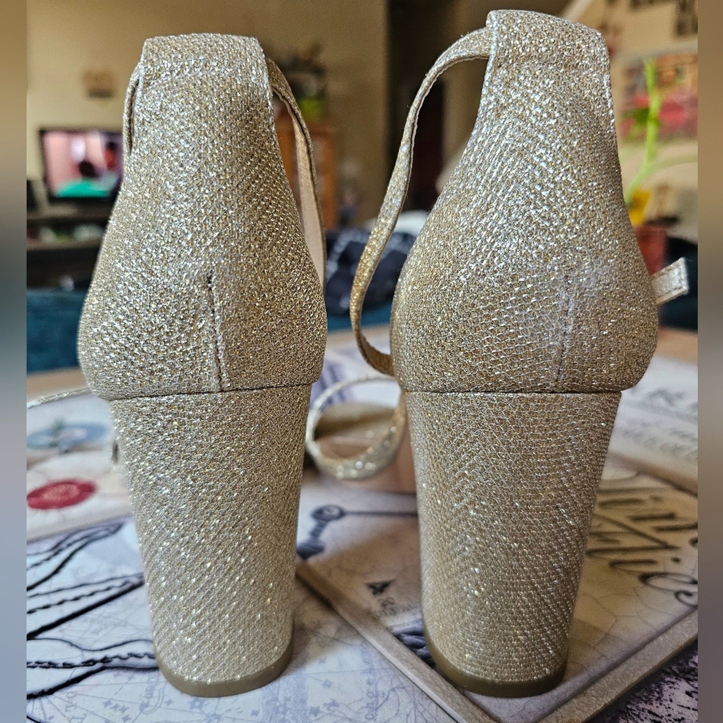 STUNNING Sparkling Coas's Thick Heels