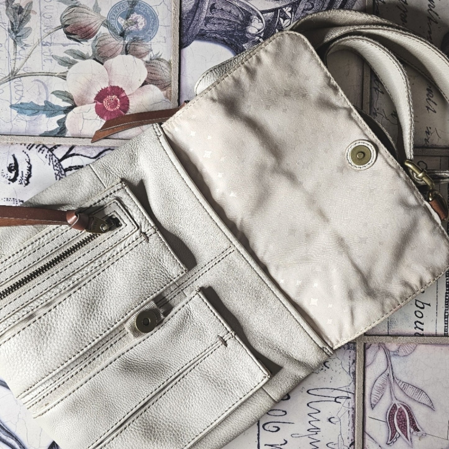 Vintage Fossil Light Cream Multi Pocket Crossbody